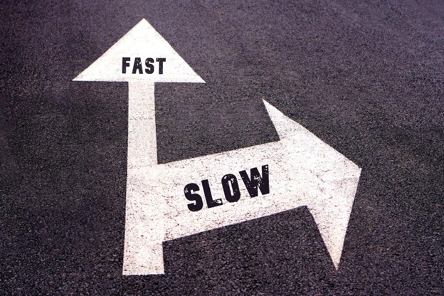 稳定股 vs 成长股,哪种更适合你? 一次看懂差别,打造属于你的投资组合 稳定股 vs 成长股,哪种更适合你? 一次看懂差别,打造属于你的投资组合